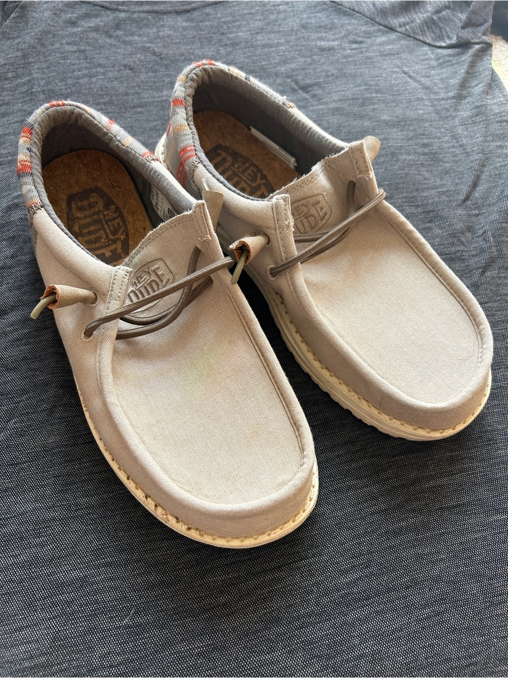 Hey Dude Men's Slip-On Loafers in Light Beige Canvas size M8